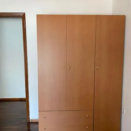 Downtown Bllok 2br, Large Patio, Ac, Wifi * Tirana
