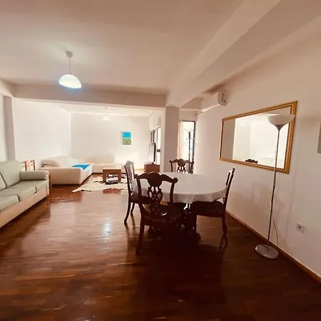 Downtown Bllok 2br, Large Patio, Ac, Wifi Apartment Tirana