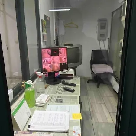 Downtown Bllok 2br, Large Patio, Ac, Wifi Apartment Tirana