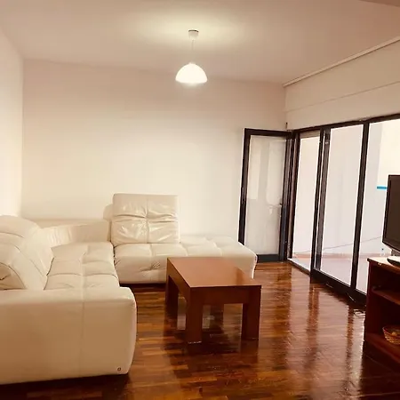 Downtown Bllok 2br, Large Patio, Ac, Wifi Apartment Tirana